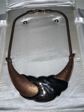 STRIKING 1980'S MONET COPPER & SILVER-TONE LIQUID METAL NECKLACE MODERN PENDANT